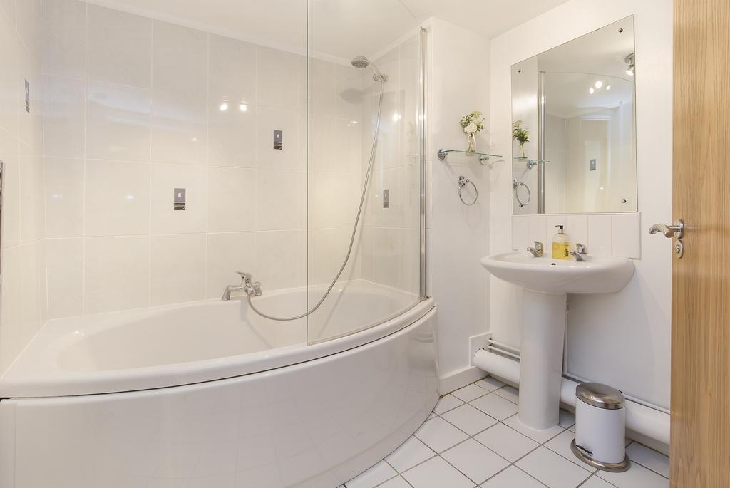 Raleigh Square - 2Br Ground-Floor Apartment In Nottingham Luaran gambar
